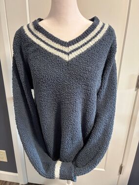POL Cozy V-Neck Bouclé Sweater -size L